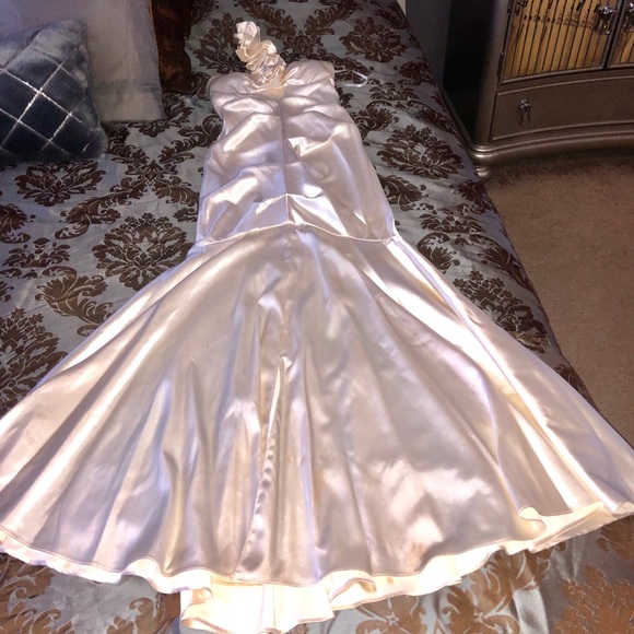 Mermaid silk off white shinny dress - Picture 2 of 5